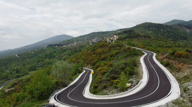ΝΕΑ ΑΣΦΑΛΤΟΣΤΡΩΣΗ ΚΑΙ ΕΝΙΣΧΥΣΗ ΤΗΣ ΕΥΣΤΑΘΕΙΑΣ ΣΤΗΝ ΠΑΡΑΚΑΜΨΗ ΚΡΑΝΙΑΣ ΑΠΟ ΤΗΝ ΠΕΡΙΦΕΡΕΙΑ