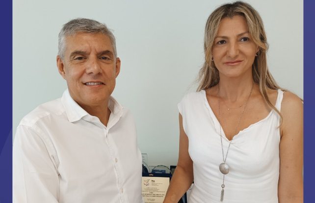 Η ΧΕΙΡΟΥΡΓΟΣ ΟΔΟΝΤΙΑΤΡΟΣ ΙΩΑΝΝΑ Β. ΤΣΑΚΜΑΚΙΔΟΥ ΥΠΟΨΗΦΙΑ ΣΤΗΝ Π.Ε. ΛΑΡΙΣΑΣ ΜΕ ΤΟΝ Κ. ΑΓΟΡΑΣΤΟ
