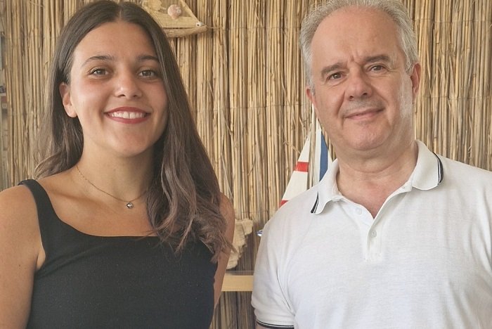 ΜΕ ΤΟΝ ΓΙΩΡΓΟ ΜΑΝΩΛΗ Η ΜΑΡΙΑ ΧΛΩΡΟΥ