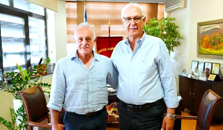 ΥΠΟΨΗΦΙΟΣ ΜΕ ΤΗ ΣΥΜΠΑΡΑΤΑΞΗ ΛΑΡΙΣΑΙΩΝ Ο ΠΡΟΕΔΡΟΣ ΤΗΣ ΈΝΩΣΗΣ ΙΔΙΟΚΤΗΤΩΝ ΦΡΟΝΤΙΣΤΗΡΙΩΝ Ν. ΛΑΡΙΣΑΣ ΧΡΗΣΤΟΣ ΒΛΟΥΧΟΣ