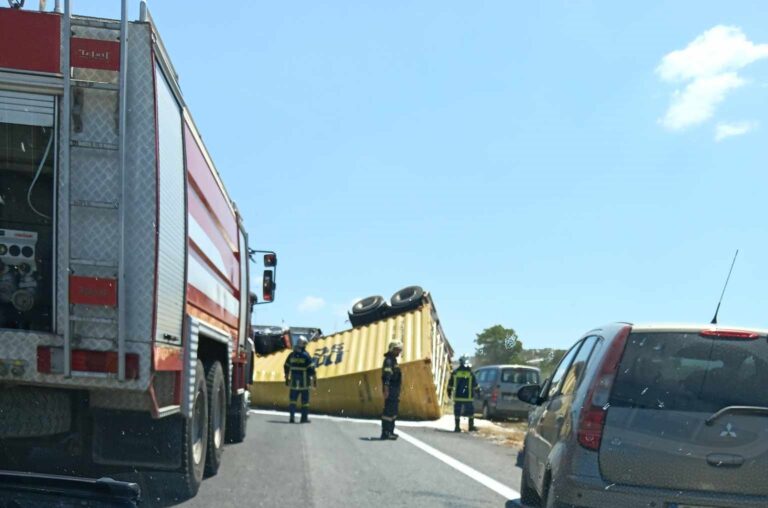 ΣΟΒΑΡΟ ΤΡΟΧΑΙΟ ΜΕ ΝΤΑΛΙΚΑ ΠΟΥ ΤΟΥΜΠΑΡΕ ΣΤΟΝ ΠΑΘΕ ΕΞΩ ΑΠΟ ΤΟ ΒΟΛΟ (ΦΩΤΟ)