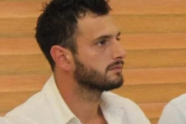 ΚΑΤΑΓΓΕΛΙΑ ΤΗΣ ΛΑΪΚΗΣ ΣΥΣΠΕΙΡΩΣΗΣ ΔΗΜΟΥ ΤΥΡΝΑΒΟΥ ΓΙΑ ΕΠΙΘΕΣΗ ΣΚΥΛΟΥ ΣΕ ΠΑΙΔΙ ΣΤΟ ΔΑΜΑΣΙ