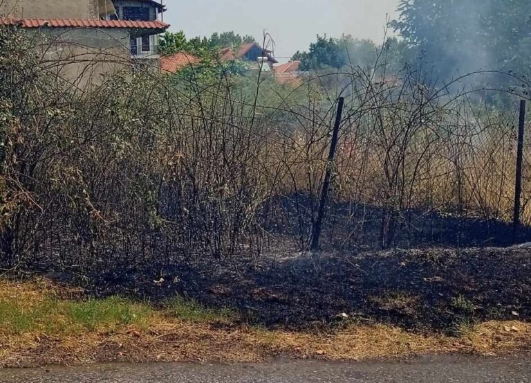 ΦΩΤΙΑ ΑΠΕΙΛΗΣΕ ΣΠΙΤΙΑ ΣΤΟΝ ΠΥΡΓΕΤΟ