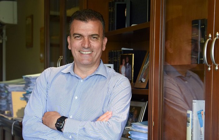 ΘΑΝΑΣΗΣ ΜΑΜΑΚΟΣ: Η ΛΑΡΙΣΑ ΠΟΥ ΜΑΣ ΑΞΙΖΕΙ ΕΙΝΑΙ ΜΙΑ ΠΟΛΗ ΚΑΘΑΡΗ