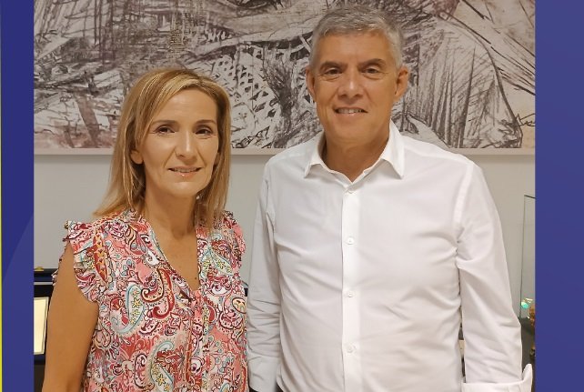 Η  ΕΛΕΥΘΕΡΗ ΕΠΑΓΓΕΛΜΑΤΙΑΣ ΣΟΦΙΑ ΜΙΓΑ ΥΠΟΨΗΦΙΑ ΣΤΗΝ Π.Ε. ΛΑΡΙΣΑΣ ΜΕ ΤΟΝ Κ. ΑΓΟΡΑΣΤΟ