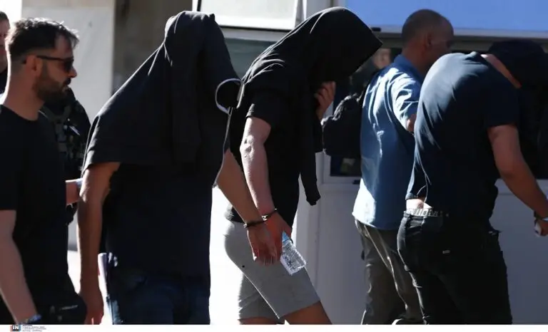 ΣΤΗ ΦΥΛΑΚΗ ΚΑΙ ΟΙ 105 ΚΑΤΗΓΟΡΟΥΜΕΝΟΙ ΓΙΑ ΤΗ ΦΟΝΙΚΗ ΕΠΙΘΕΣΗ ΣΤΗ ΝΕΑ ΦΙΛΑΔΕΛΦΕΙΑ