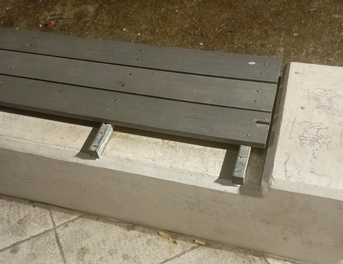 ΤΙ ΕΙΝΑΙ ΤΑ ΠΑΓΚΑΚΙΑ ΣΤΗΝ ΠΛΑΤΕΙΑ ΤΥΡΝΑΒΟΥ;