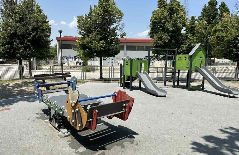 Δ. ΛΑΡΙΣΑΙΩΝ: ΚΑΤΑΣΚΕΥΑΖΟΝΤΑΙ ΝΕΕΣ ΚΑΙ ΑΝΑΒΑΘΜΙΖΟΝΤΑΙ 7 ΠΑΙΔΙΚΕΣ ΧΑΡΕΣ