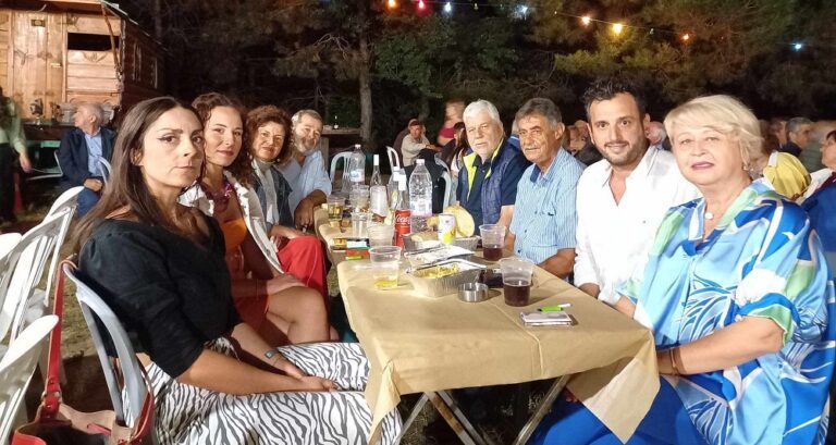 ΣΤΟ ΑΝΤΑΜΩΜΑ ΤΩΝ ΣΚΑΜΝΙΩΤΩΝ Η ΛΑΪΚΗ ΣΥΣΠΕΙΡΩΣΗ ΜΕ ΕΠΙΚΕΦΑΛΗΣ ΤΟΝ ΣΤ. ΤΣΙΚΡΙΤΣΗ