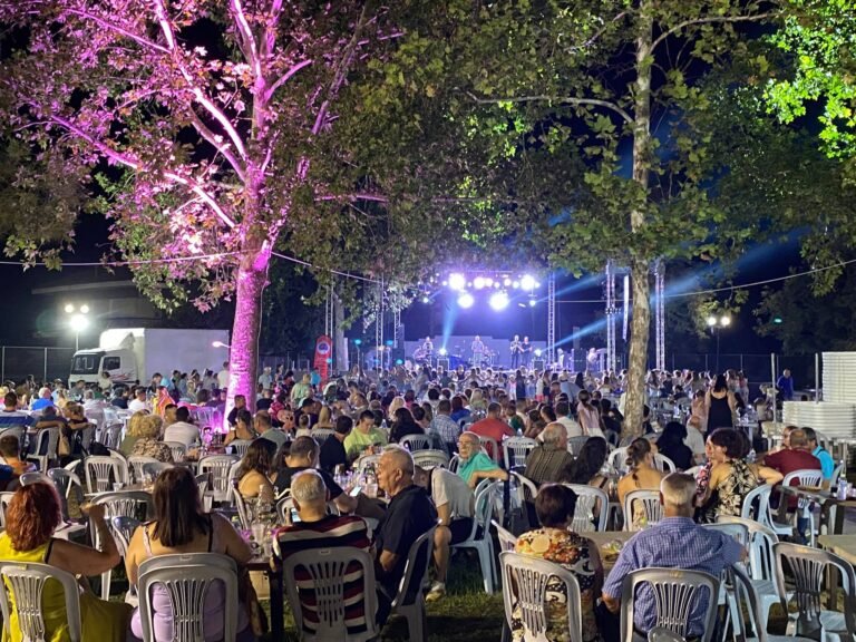ΣΥΝΕΧΙΖΕΤΑΙ ΣΗΜΕΡΑ Η ΓΙΟΡΤΗ ΚΡΑΣΙΟΥ ΣΤΟΝ ΑΜΠΕΛΩΝΑ