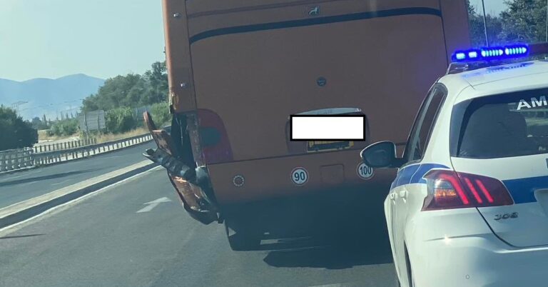ΣΤΟ ΠΑΝΕΠΙΣΤΗΜΙΑΚΟ ΣΟΒΑΡΑ ΤΡΑΥΜΑΤΙΑΣ Ο ΟΔΗΓΟΣ ΤΗΣ ΜΗΧΑΝΗΣ ΠΟΥ ΣΥΓΚΡΟΥΣΤΗΚΕ ΜΕ ΛΕΩΦΟΡΕΙΟ ΣΤΗ ΛΑΡΙΣΑ