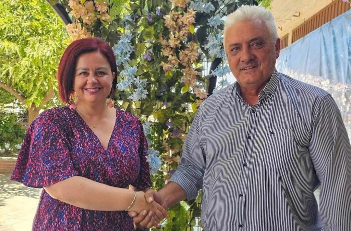 Η Δρ. ΜΕΡΟΠΗ (ΜΟΪΡΑ) ΤΖΙΤΖΙΚΑ ΜΕ ΤΟΝ Κ. ΚΟΛΛΑΤΟ ΣΤΟ ΔΗΜΟ ΤΕΜΠΩΝ