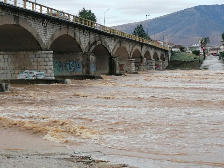 ΦΟΥΣΚΩΣΕ Ο ΞΗΡΙΑΣ: ΚΛΕΙΣΤΟΙ ΟΙ ΔΡΟΜΟΙ ΑΜΠΕΛΩΝΑΣ – ΡΟΔΙΑ ΚΑΙ ΑΜΠΕΛΩΝΑΣ – ΔΕΛΕΡΙΑ (βιντεο)