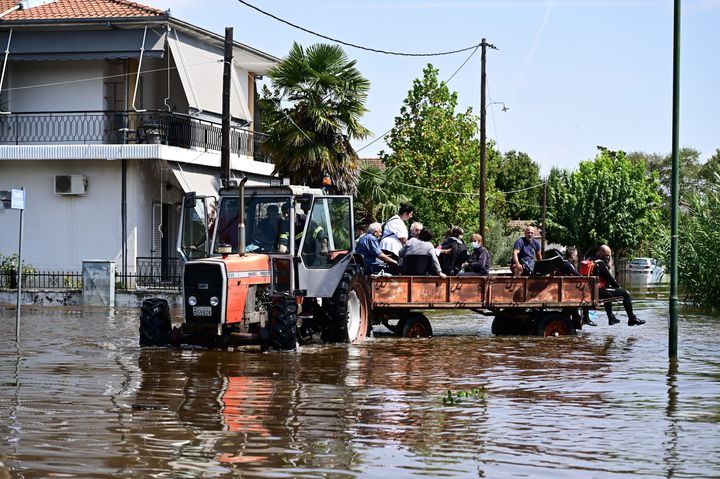 ΝΑ ΒΓΟΥΝ ΜΠΡΟΣΤΑ ΟΙ ΛΑΪΚΕΣ ΑΝΑΓΚΕΣ ΓΙΑ ΜΙΑ ΑΛΛΗ ΖΩΗ