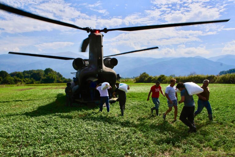 ΑΕΡΟΜΕΤΑΦΟΡΑ ΑΛΛΗΛΕΓΓΥΗΣ – ΤΡΟΦΙΜΑ ΚΑΙ ΖΩΟΤΡΟΦΕΣ ΣΕ ΑΠΟΚΛΕΙΣΜΕΝΗ ΜΟΝΑΔΑ ΣΤΟΝ ΠΑΛΑΙΟΠΥΡΓΟ