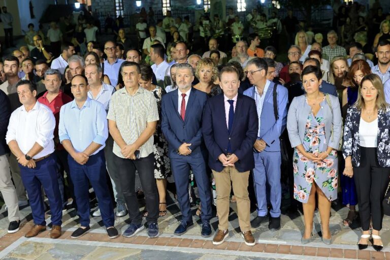 ΜΑΡΙΑ ΓΑΛΛΙΟΥ: ΟΙ ΑΓΡΟΤΕΣ ΜΑΣ ΔΕΝ ΧΡΕΙΑΖΟΝΤΑΙ ΟΥΤΕ ΦΙΕΣΤΕΣ, ΟΥΤΕ ΚΟΡΔΕΛΕΣ