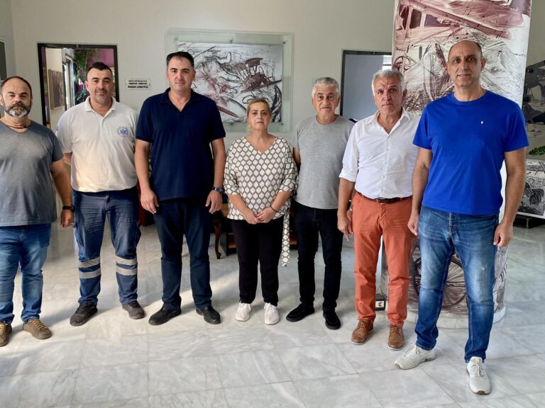 ΔΩΡΕΑ ΚΑΡΕΚΛΑΣ ΜΕ ΕΡΠΥΣΤΡΙΕΣ ΣΤΟ ΕΚΑΒ ΑΠΟ ΤΗ ΔΕΥΑ ΛΑΡΙΣΑΣ