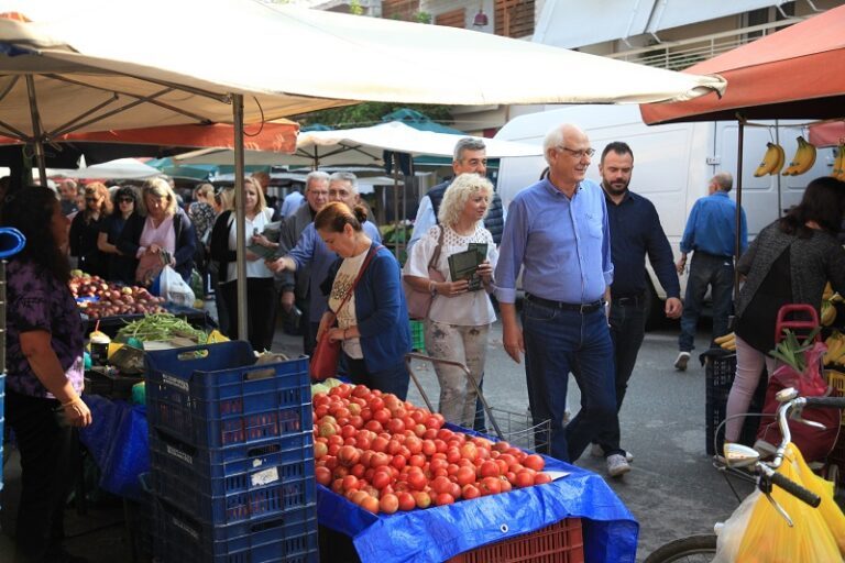 ΣΤΗ ΛΑΪΚΗ ΤΟΥ ΣΑΒΒΑΤΟΥ ΣΤΗ ΝΕΑΠΟΛΗ Ο ΑΠ. ΚΑΛΟΓΙΑΝΝΗΣ ΚΑΙ ΥΠΟΨΗΦΙΟΙ ΤΗΣ ΣΥΜΠΑΡΑΤΑΞΗΣ ΛΑΡΙΣΑΙΩΝ