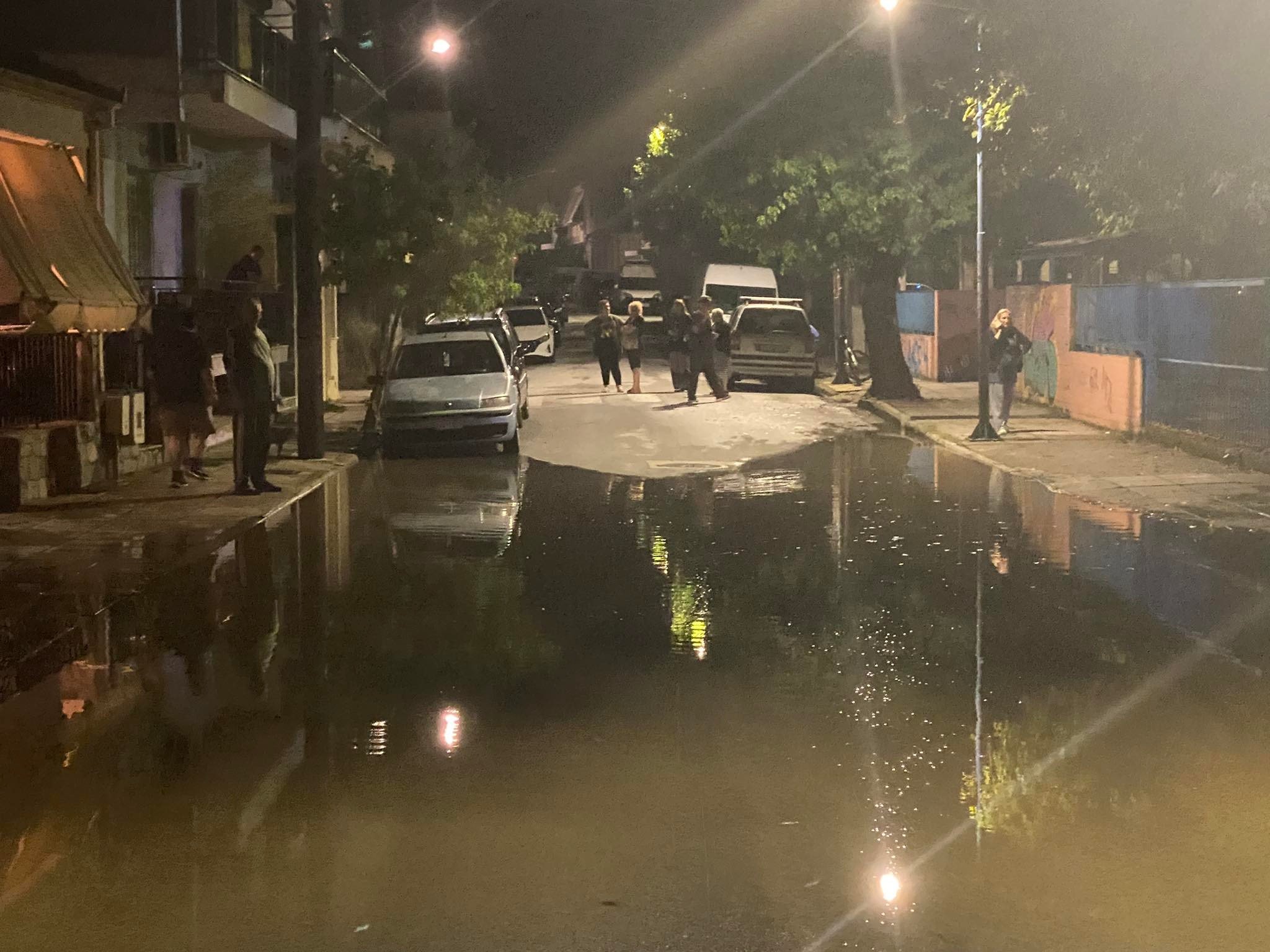 ΑΓΩΝΙΑ ΣΤΗΝ ΠΕΡΙΟΧΗ ΤΟΥ ΑΤΑ – ΛΑΡΙΣΑΙΟΙ ΠΑΡΑΚΟΛΟΥΘΟΥΝ ΤΟ ΦΑΙΝΟΜΕΝΟ ΣΤΗ ΓΕΦΥΡΑ – ΚΤΗΝΟΤΡΟΦΟΙ ΑΠΕΓΚΛΩΒΙΖΟΥΝ ΖΩΑ ΣΕ ΤΕΡΨΙΘΕΑ – ΔΕΝΔΡΑ