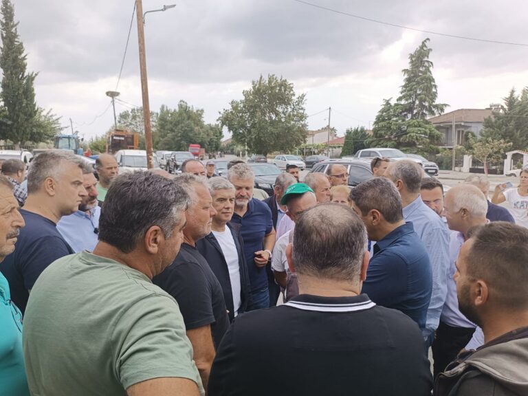 ΜΕ ΠΛΗΜΜΥΡΟΠΑΘΕΙΣ ΑΓΡΟΤΕΣ ΣΥΝΑΝΤΗΘΗΚΑΝ ΑΥΓΕΝΑΚΗΣ ΚΑΙ ΑΓΟΡΑΣΤΟΣ
