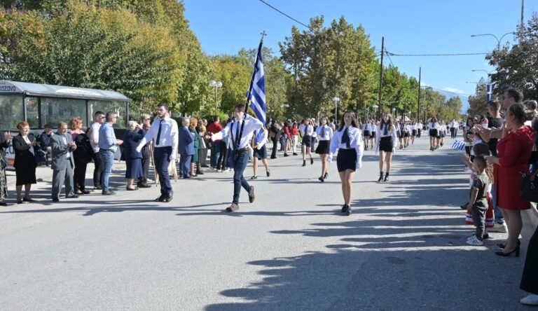 ΦΩΤΟΡΕΠΟΡΤΑΖ ΑΠΟ ΤΗΝ ΠΑΡΕΛΑΣΗ ΤΟΥ ΑΜΠΕΛΩΝΑ
