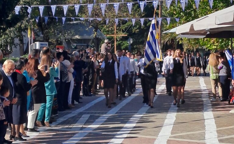 ΛΑΜΠΡΟΣ ΕΟΡΤΑΣΜΟΣ ΤΗΣ 28ης ΟΚΤΩΒΡΙΟΥ ΣΤΟ ΔΗΜΟ ΤΕΜΠΩΝ