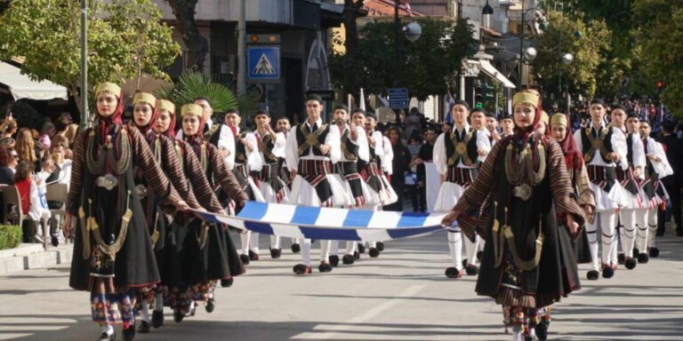 ΔΕΙΤΕ ΣΤΙΓΜΙΟΤΥΠΑ ΑΠΟ ΤΗΝ ΠΑΡΕΛΑΣΗ ΣΤΗ ΛΑΡΙΣΑ