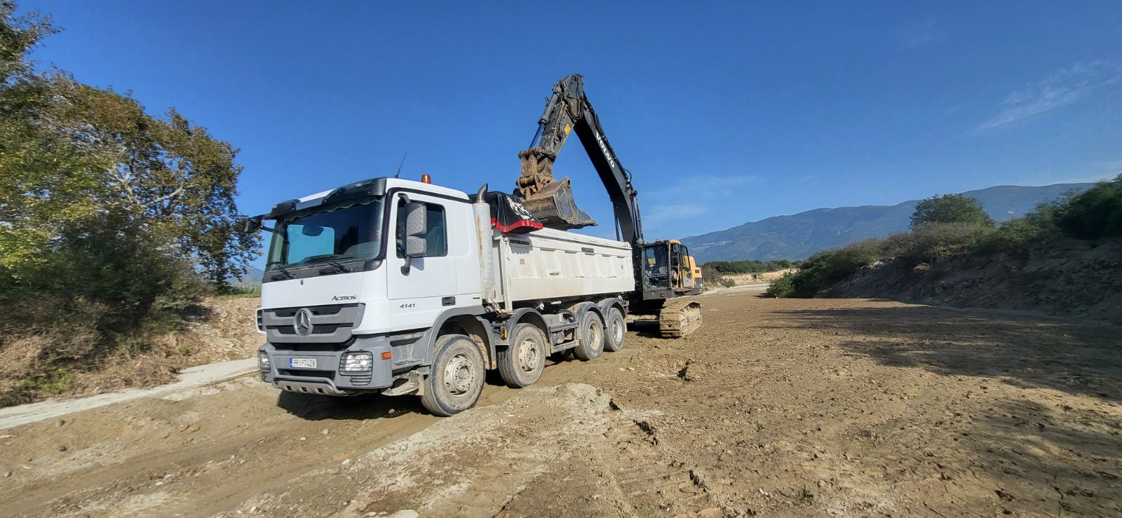 ΣΥΝΕΧΙΖΟΝΤΑΙ ΑΠΟ ΤΗΝ ΠΕΡΙΦΕΡΕΙΑ ΘΕΣΣΑΛΙΑΣ ΟΙ ΕΠΙΧΕΙΡΗΣΕΙΣ ΓΙΑ ΚΑΘΑΡΙΣΜΟ ΔΡΟΜΩΝ-ΡΕΜΑΤΩΝ-ΠΟΤΑΜΩΝ
