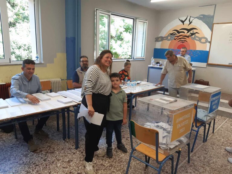 ΣΧΕΔΟΝ ΟΙ ΜΙΣΟΙ ΕΚΛΟΓΕΙΣ ΨΗΦΙΣΑΝ ΜΕΧΡΙ ΤΙΣ 17.30 ΣΤΗ ΘΕΣΣΑΛΙΑ