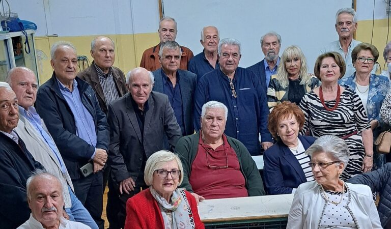 ΣΕ ΚΛΙΜΑ ΣΥΓΚΙΝΗΣΗΣ Η ΣΥΝΑΝΤΗΣΗ ΑΠΟΦΟΙΤΩΝ ΤΟΥ 1969 ΑΠΟ ΤΟ ΕΞΑΤΑΞΙΟ ΓΥΜΝΑΣΙΟ ΤΥΡΝΑΒΟΥ
