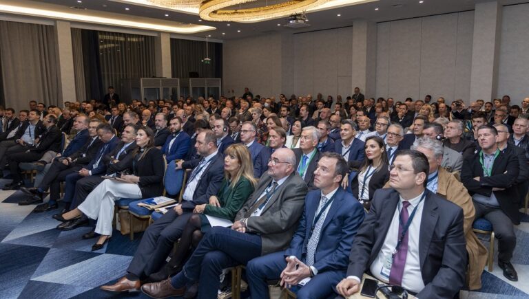 ΟΙ ΕΞΕΛΙΞΕΙΣ ΚΑΙ ΟΙ ΠΡΟΟΠΤΙΚΕΣ ΤΟΥ ΒΑΜΒΑΚΙΟΥ, ΣΤΟ ΕΠΙΚΕΝΤΡΟ ΤΩΝ 6ων ΜΕΣΟΓΕΙΑΚΩΝ ΔΡΟΜΩΝ ΒΑΜΒΑΚΙΟΥ