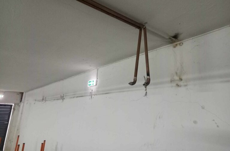 ΚΛΟΠΗ ΧΑΛΚΟΣΩΛΗΝΩΝ ΚΑΙ ΜΕΓΑΛΕΣ ΖΗΜΙΕΣ ΣΤΟΝ ΧΡΙΣΤΟΔΟΥΛΕΙΟ ΠΑΙΔΙΚΟ ΣΤΑΘΜΟ ΣΤΟΝ ΤΥΡΝΑΒΟ