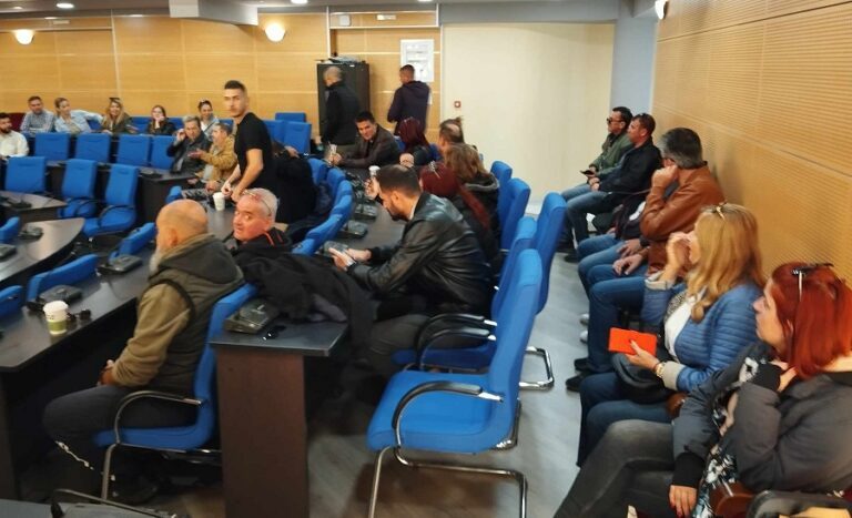 ΕΠΑΝΑΠΡΟΣΛΗΨΗ ΖΗΤΟΥΝ ΟΙ 118 ΑΠΟΛΥΜΕΝΟΙ ΑΠΟ ΤΗ ΔΟΜΗ ΤΟΥ ΚΟΥΤΣΟΧΕΡΟΥ