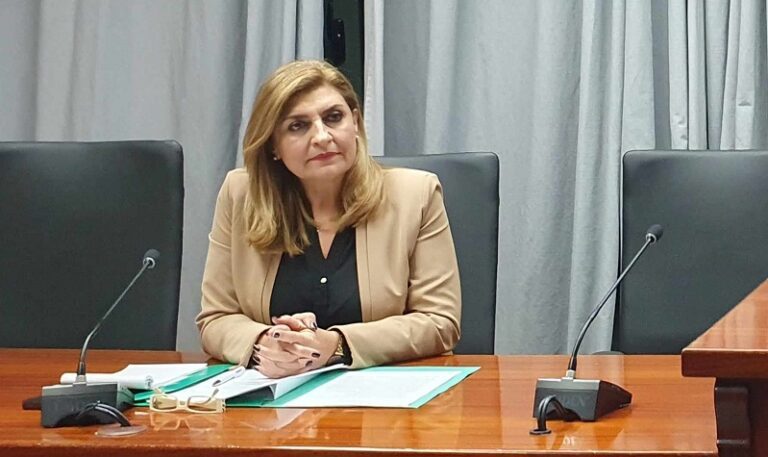 Ε. ΛΙΑΚΟΥΛΗ: ΔΙΑΡΚΗΣ ΥΠΟΒΙΒΑΣΜΟΣ ΤΗΣ ΠΥΡΟΣΒΕΣΤΙΚΗΣ ΛΑΡΙΣΑΣ , ΕΝΩ Ο ΝΟΜΟΣ ΒΡΙΣΚΕΤΑΙ ΣΕ ΚΡΙΣΗ