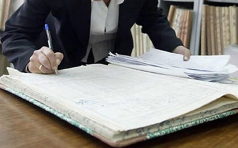 ΣΤΑΜΑΤΟΥΝ ΤΙΣ ΜΕΤΑΒΙΒΑΣΕΙΣ ΑΚΙΝΗΤΩΝ ΟΙ ΣΥΜΒΟΛΑΙΟΓΡΑΦΟΙ