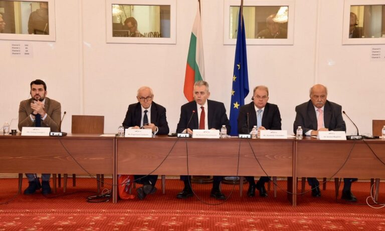 ΝΑ ΣΙΓΗΣΟΥΝ ΤΑ ΟΠΛΑ ΣΕ ΓΑΖΑ ΚΑΙ ΟΥΚΡΑΝΙΑ
