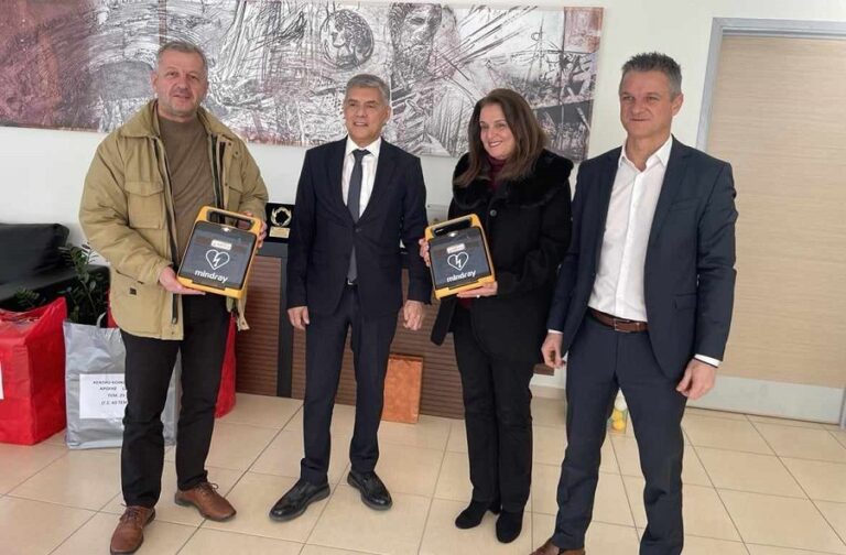 ΑΠΙΝΙΔΩΤΕΣ ΑΠΕΚΤΗΣΑΝ ΤΟ 1ο ΕΠΑΛ ΤΥΡΝΑΒΟΥ ΚΑΙ ΤΟ 6ο ΕΠΑΛ ΛΑΡΙΣΑΣ