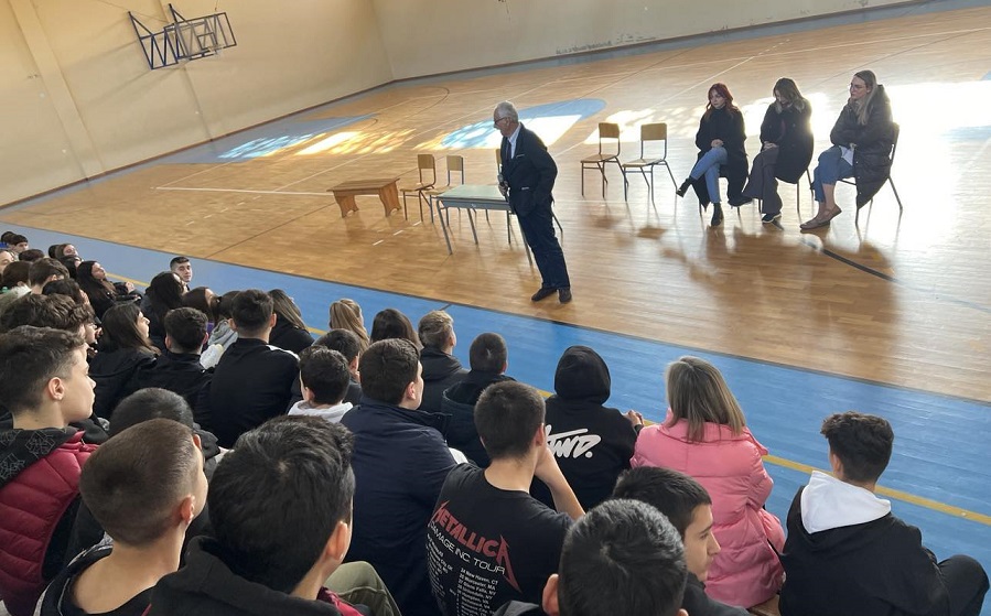 Ο ΚΑΘΗΓΗΤΗΣ ΚΩΝ/ΝΟΣ ΓΟΥΡΓΟΥΛΙΑΝΗΣ 10ο ΓΥΜΝΑΣΙΟ ΛΑΡΙΣΑΣ