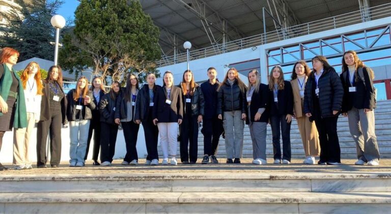 ΜΑΘΗΤΕΣ ΤΟΥ ΛΥΚΕΙΟΥ ΑΜΠΕΛΩΝΑ ΣΕ ΡΟΛΟ ΔΙΠΛΩΜΑΤΗ, ΩΣ ΕΜΠΕΙΡΟΓΝΩΜΟΝΕΣ ΤΩΝ ΕΠΙΤΡΟΠΩΝ ΤΟΥ Ο.Η.Ε. ΓΙΑ ΤΑ ΔΙΚΑΙΩΜΑΤΑ ΤΟΥ ΑΝΘΡΩΠΟΥ