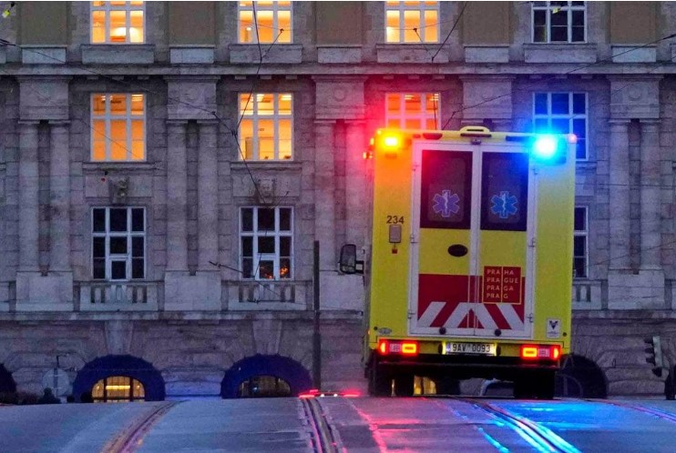 ΠΑΓΚΟΣΜΙΟ ΣΟΚ ΓΙΑ ΤΟ ΜΑΚΕΛΕΙΟ ΤΗΣ ΠΡΑΓΑΣ ΜΕ ΤΟΥΣ 15 ΝΕΚΡΟΥΣ