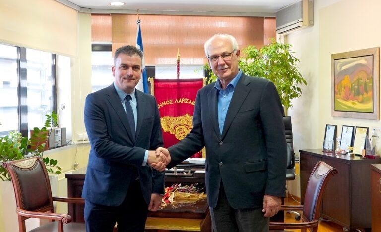 Ο ΑΠ. ΚΑΛΟΓΙΑΝΝΗΣ ΠΑΡΕΔΩΣΕ ΤΑ «ΚΛΕΙΔΙΑ» ΤΟΥ ΔΗΜΟΥ ΣΤΟΝ Θ. ΜΑΜΑΚΟΥ