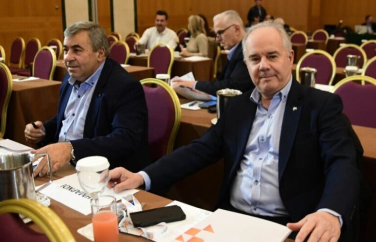 ΤΗ ΔΙΗΜΕΡΙΔΑ ΓΙΑ ΑΥΤΟΔΙΟΙΚΗΤΙΚΟΥΣ ΣΤΗ ΛΑΡΙΣΑ ΠΑΡΑΚΟΛΟΥΘΗΣΕ Ο Γ. ΜΑΝΩΛΗΣ