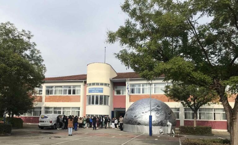 ΤΟ ΦΟΡΗΤΟ ΨΗΦΙΑΚΟ ΠΛΑΝΗΤΑΡΙΟ ΣΤΟ ΜΟΥΣΙΚΟ ΣΧΟΛΕΙΟ ΛΑΡΙΣΑΣ