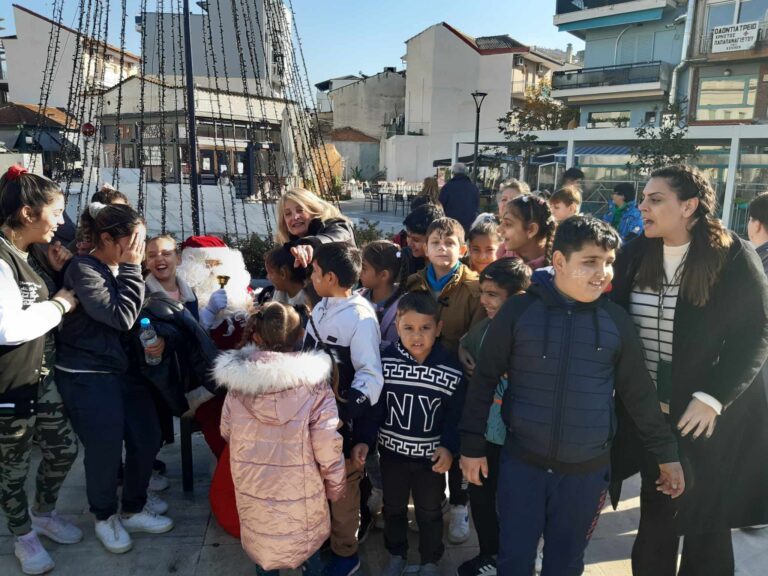 ΥΠΕΡΟΧΗ ΓΙΟΡΤΗ ΓΙΑ ΠΑΙΔΙΑ ΣΤΗΝ ΠΛΑΤΕΙΑ ΤΟΥ ΤΥΡΝΑΒΟΥ (ΦΩΤΟ – ΒΙΝΤΕΟ)