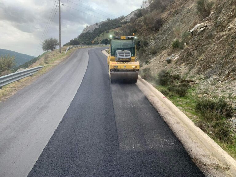 ΝΕΑ ΑΣΦΑΛΤΟΣΤΡΩΣΗ ΣΤΟ ΔΡΟΜΟ ΠΡΟΣ ΤΗ ΣΠΗΛΙΑ ΑΠΟ ΤΗΝ ΠΕΡΙΦΕΡΕΙΑ