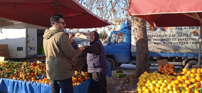 ΣΤΗ ΛΑΪΚΗ ΚΑΙ ΣΤΟ ΚΑΠΗ ΑΜΠΕΛΩΝΑ Ο ΔΗΜΑΡΧΟΣ ΤΥΡΝΑΒΟΥ ΣΤΕΛΙΟΣ ΤΣΙΚΡΙΤΣΗΣ