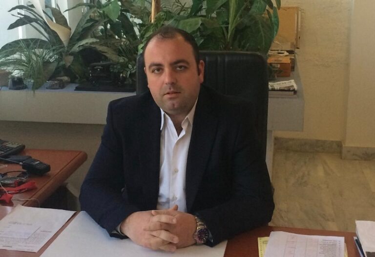 ΧΡΙΣΤΟΥΓΕΝΝΙΑΤΙΚΟ ΜΗΝΥΜΑ ΤΟΥ ΛΑΜΠΡΟΥ ΖΑΡΡΑ