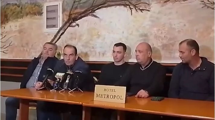ΒΓΑΖΟΥΝ ΤΡΑΚΤΕΡ ΑΥΡΙΟ ΣΤΟΝ ΠΛΑΤΥΚΑΜΠΟ ΟΙ ΑΓΡΟΤΕΣ ΤΩΝ ΠΑΡΑΚΑΡΛΙΩΝ