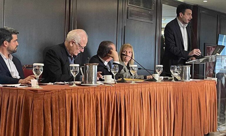 ΣΤ. ΤΣΙΚΡΙΤΣΗΣ: ΑΠΑΡΑΔΕΚΤΗ Η ΚΥΒΕΡΝΗΤΙΚΗ ΑΠΟΦΑΣΗ ΓΙΑ ΣΥΓΧΩΝΕΥΣΗ ΤΩΝ ΔΕΥΑ