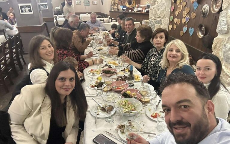 ΕΚΟΨΕ ΠΙΤΑ ΤΟ 3ο ΔΗΜΟΤΙΚΟ ΣΧΟΛΕΙΟ ΤΥΡΝΑΒΟΥ